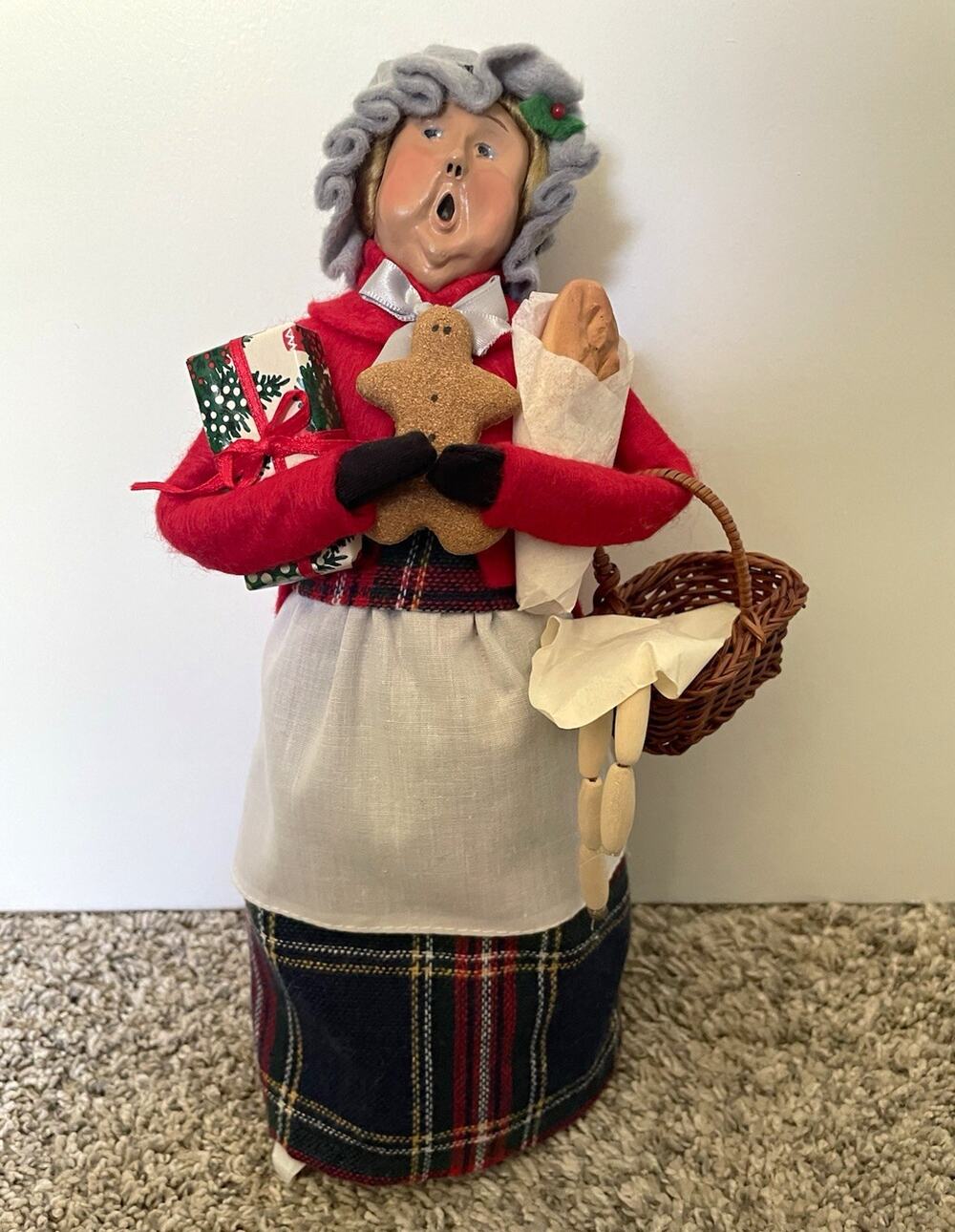 Vtg Byers' Choice The Carolers 1996 Mrs. Claus Figurine Christmas Market Talbots